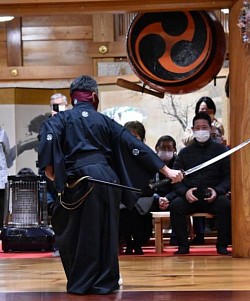 櫛引八幡宮初抜き会(剣士八幡先生)